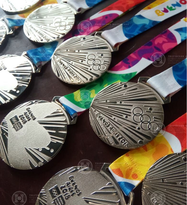 Оригинальные копии медалей молодежных олимпийских игр 2018
